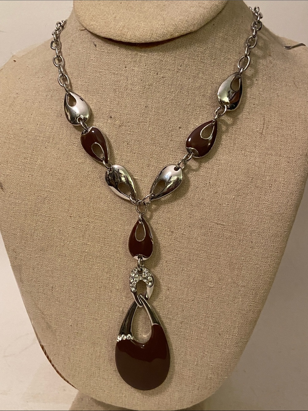 Elegant Enamel Brown & Silver Teardrop Pendant w/Rhinestones Necklace 18โ